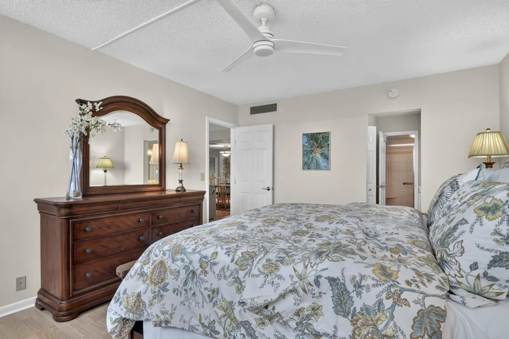 336 GOLFVIEW ROAD #605 North Palm Beach, FL 33408