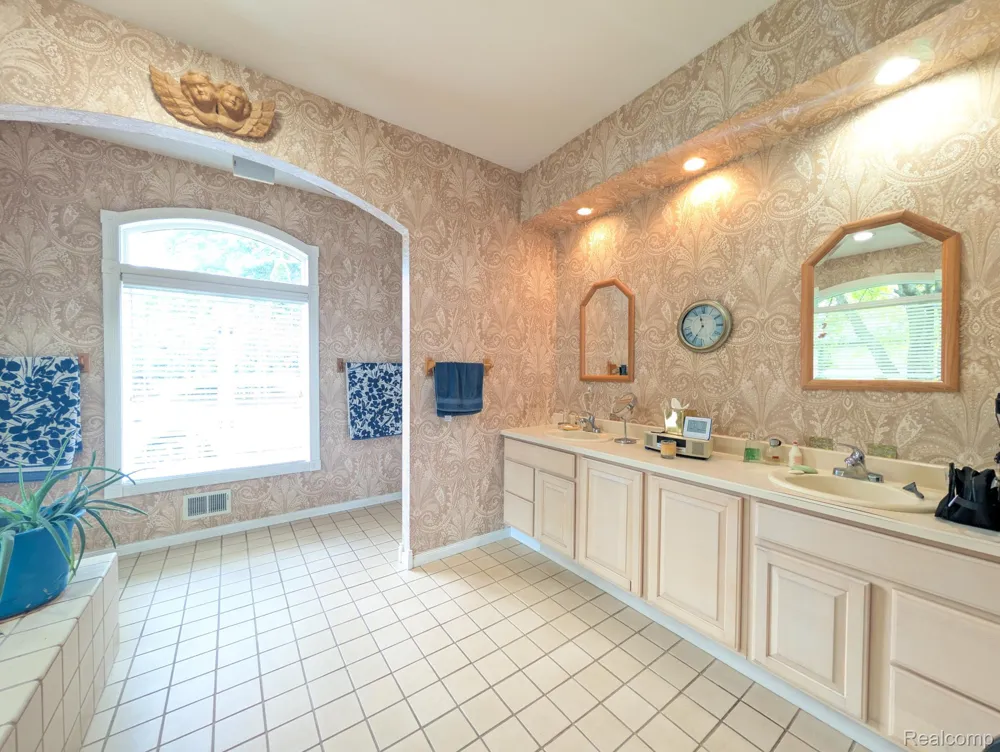 6567 Softshell Drive Waterloo Township, MI 49240