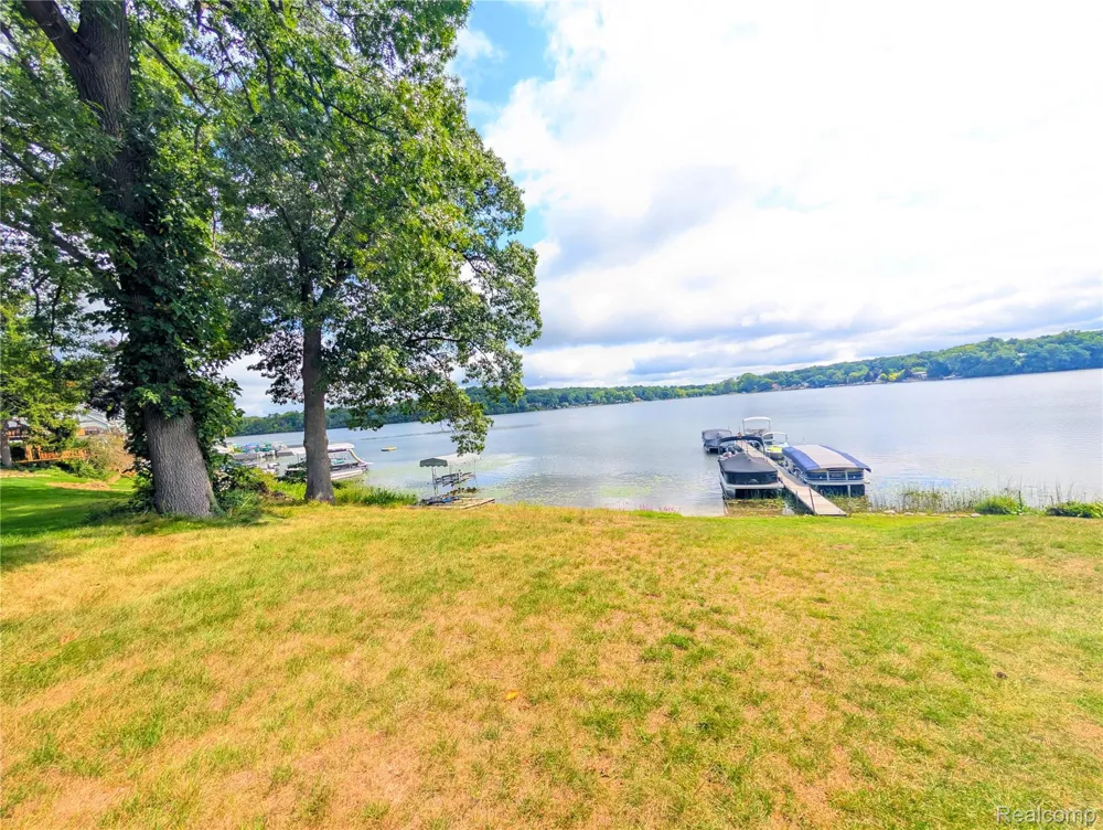 6567 Softshell Drive Waterloo Township, MI 49240