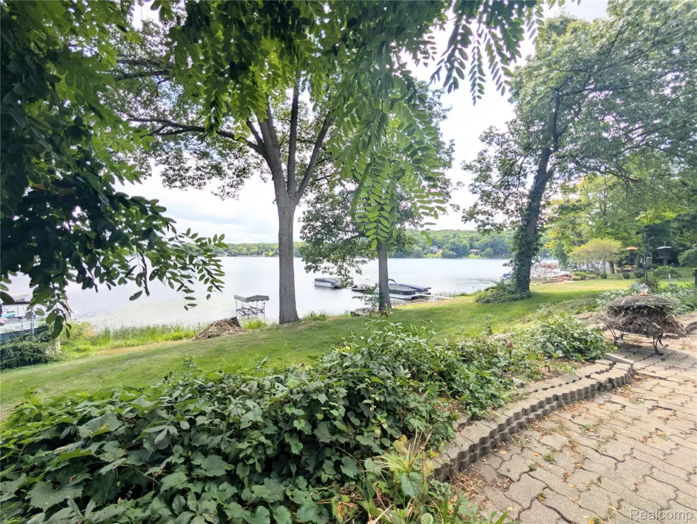 6567 Softshell Drive Waterloo Township, MI 49240