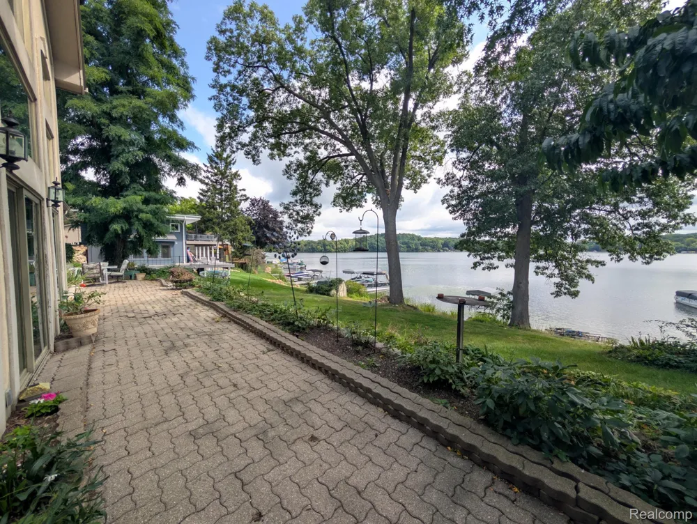 6567 Softshell Drive Waterloo Township, MI 49240