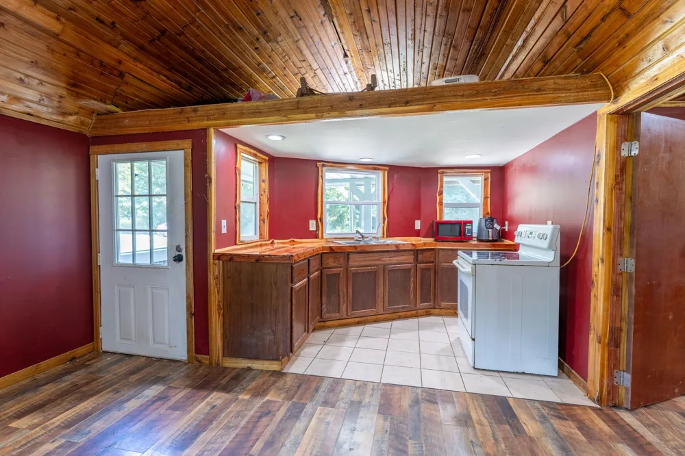 2280 Big Opossum Creek Rd Linden, TN 37096