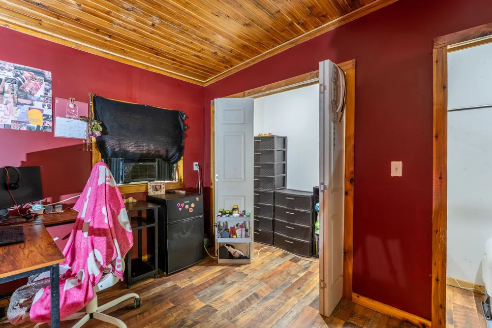 2280 Big Opossum Creek Rd Linden, TN 37096