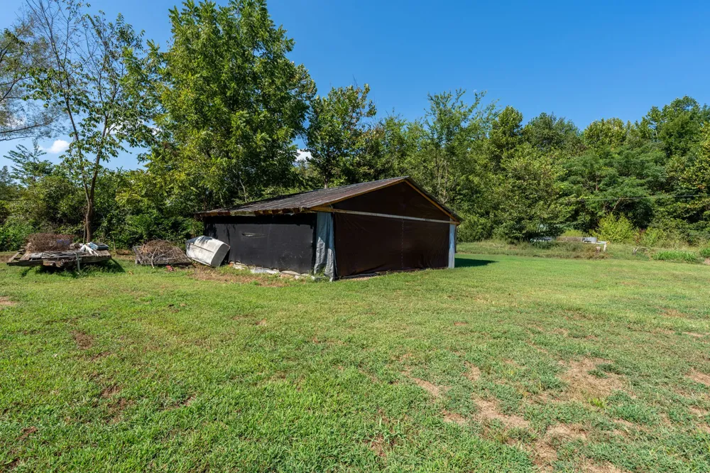 2280 Big Opossum Creek Rd Linden, TN 37096