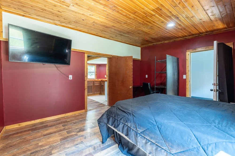 2280 Big Opossum Creek Rd Linden, TN 37096