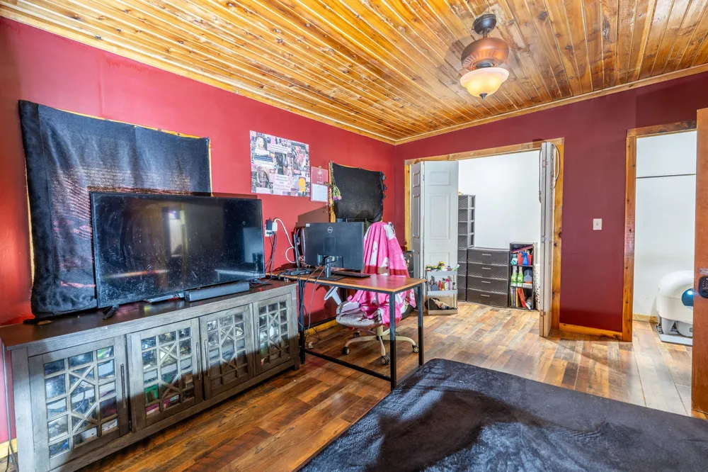 2280 Big Opossum Creek Rd Linden, TN 37096
