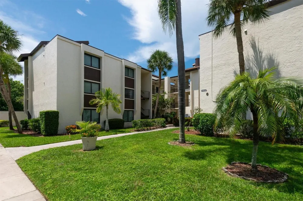 2209 BELLEAIR ROAD #C13 Clearwater, FL 33764