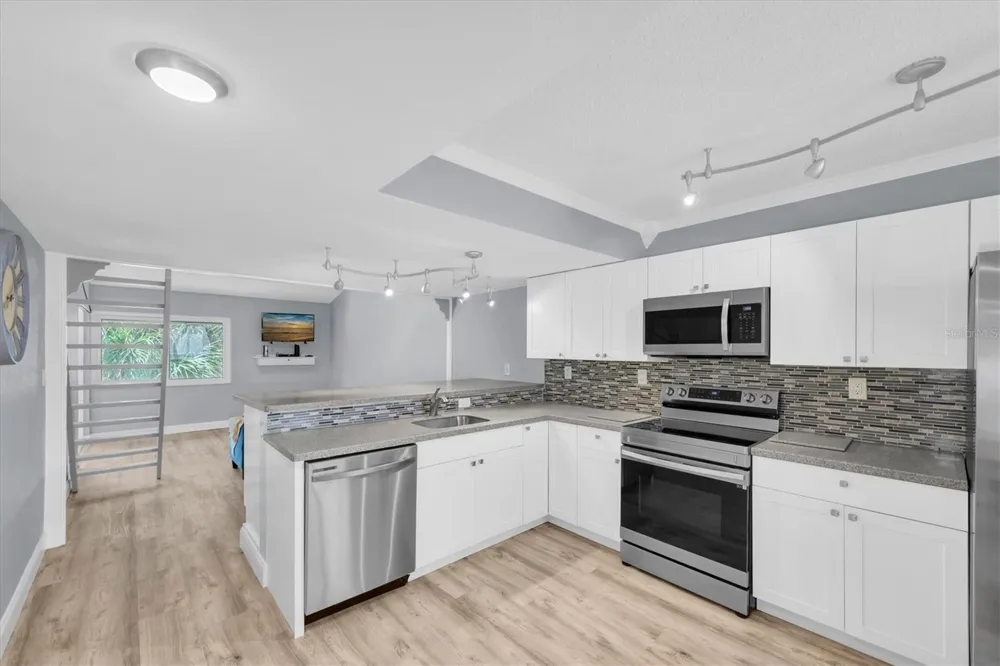 2209 BELLEAIR ROAD #C13 Clearwater, FL 33764