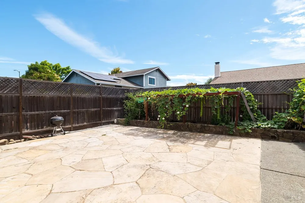 1804 Spoonbill Avenue Petaluma, CA 94954