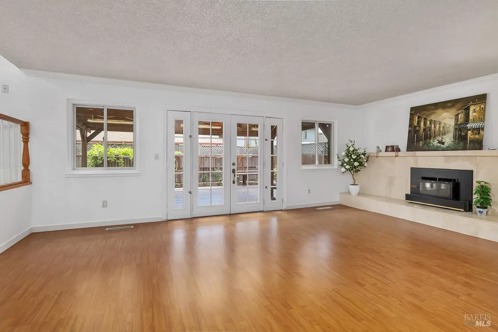 1804 Spoonbill Avenue Petaluma, CA 94954