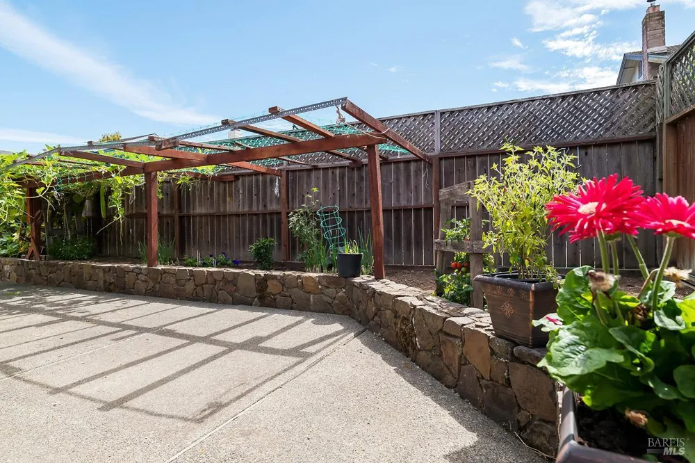 1804 Spoonbill Avenue Petaluma, CA 94954