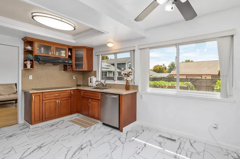 1804 Spoonbill Avenue Petaluma, CA 94954
