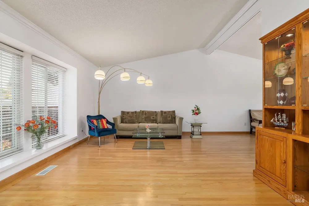 1804 Spoonbill Avenue Petaluma, CA 94954