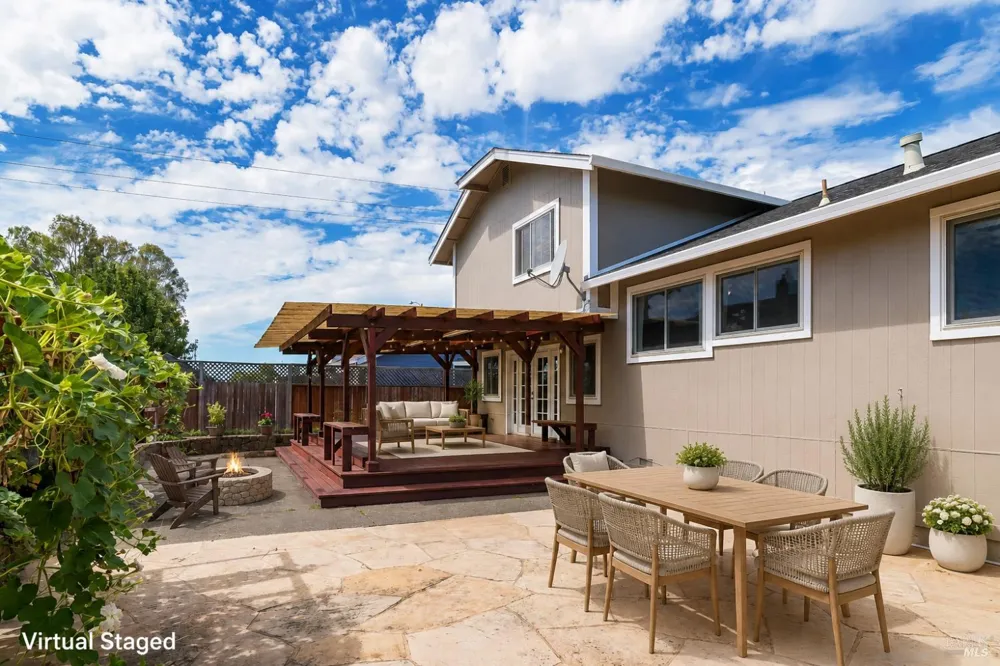 1804 Spoonbill Avenue Petaluma, CA 94954