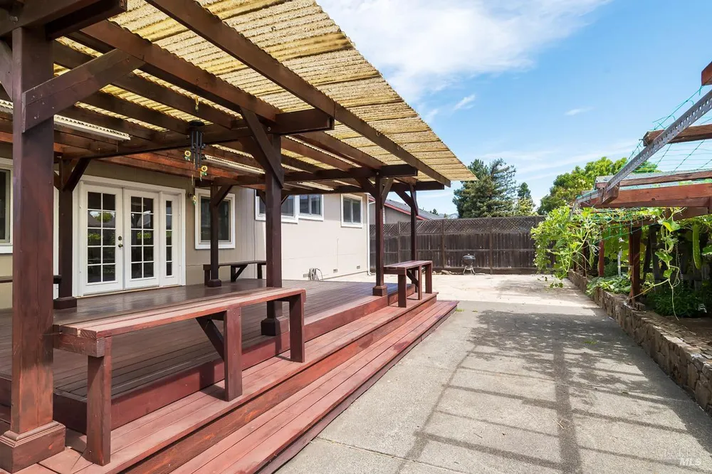 1804 Spoonbill Avenue Petaluma, CA 94954