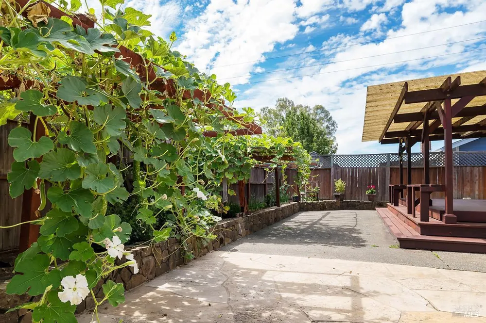 1804 Spoonbill Avenue Petaluma, CA 94954