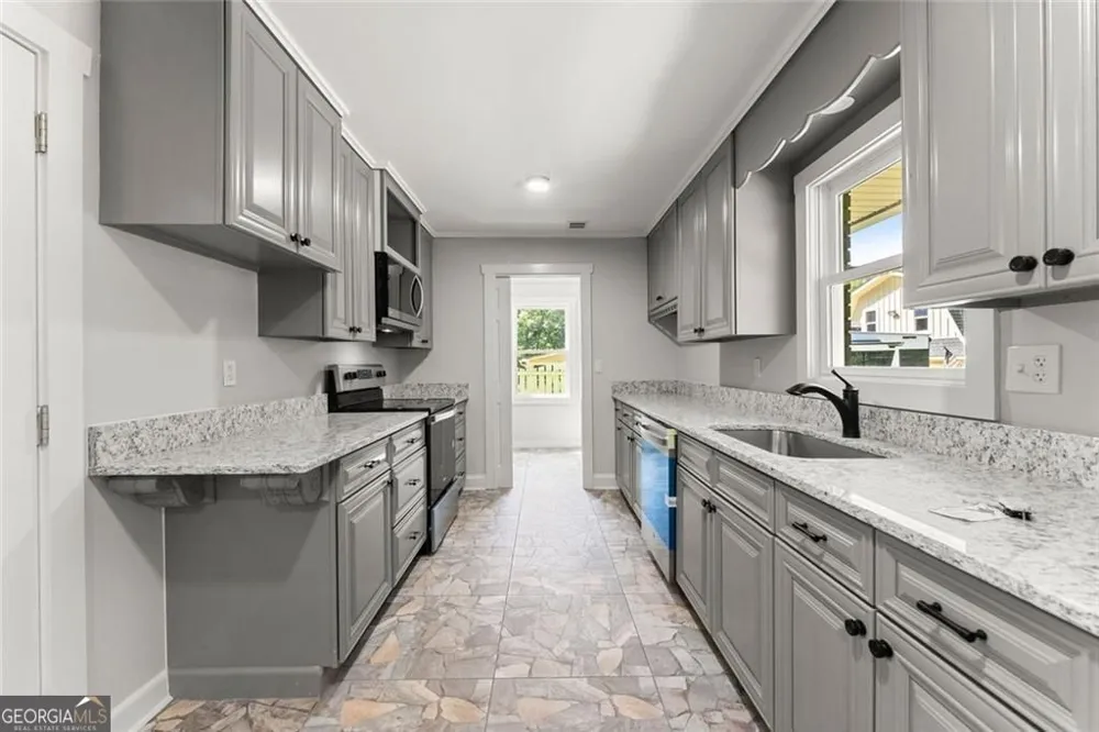 5850 Norton CIR Flowery Branch, GA 30542