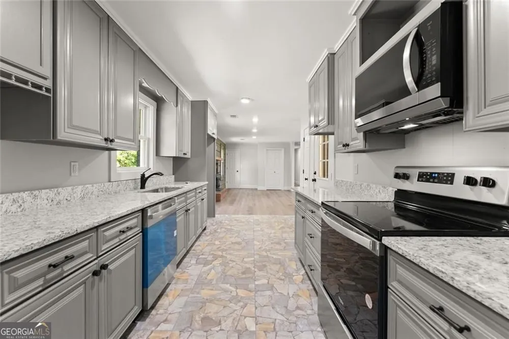 5850 Norton CIR Flowery Branch, GA 30542