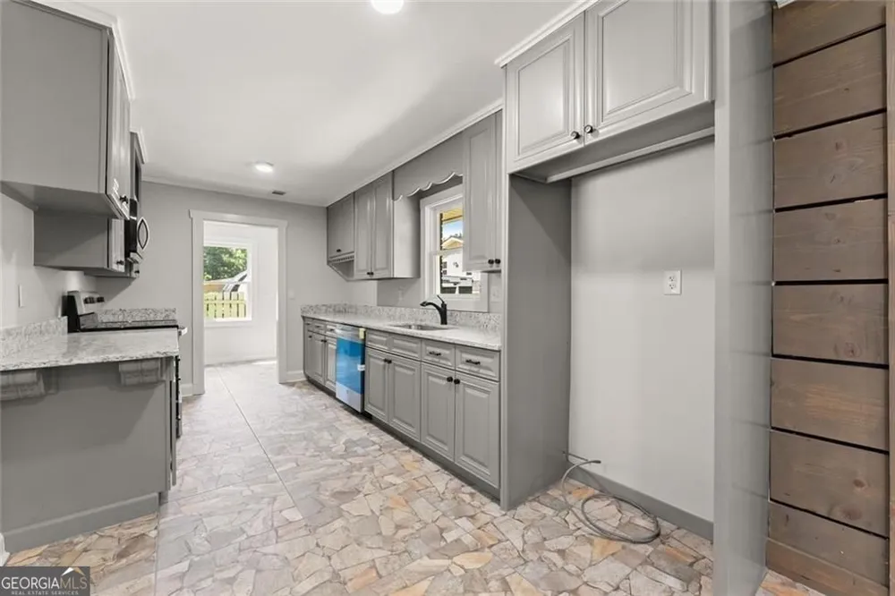 5850 Norton CIR Flowery Branch, GA 30542