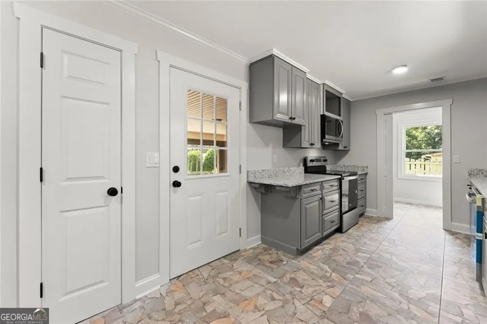 5850 Norton CIR Flowery Branch, GA 30542