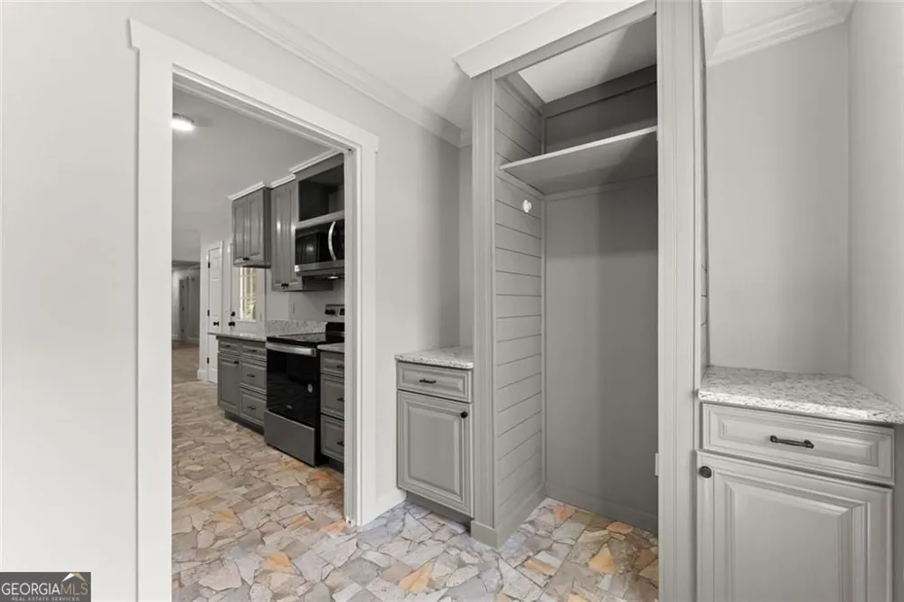 5850 Norton CIR Flowery Branch, GA 30542