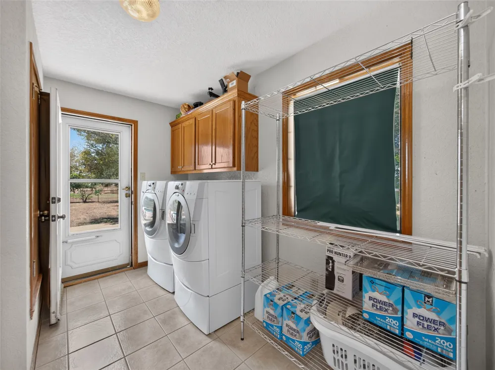 1900 County Road 130 Hutto, TX 78634