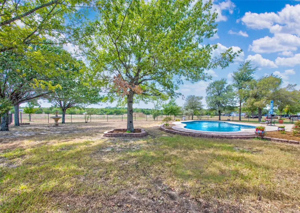 1900 County Road 130 Hutto, TX 78634
