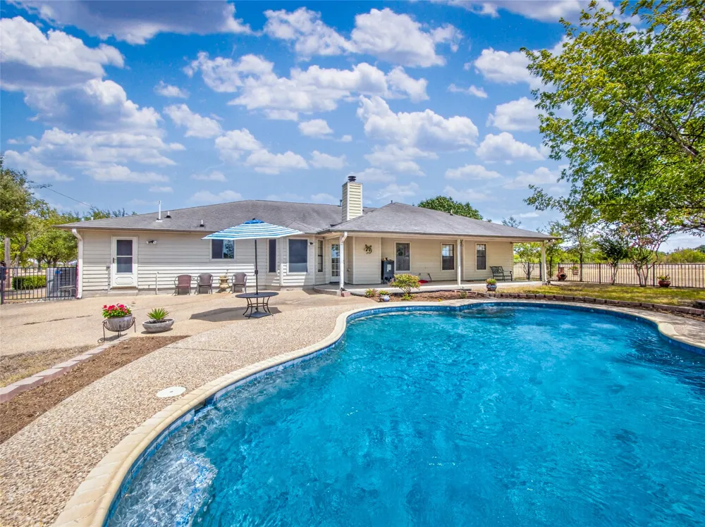 1900 County Road 130 Hutto, TX 78634