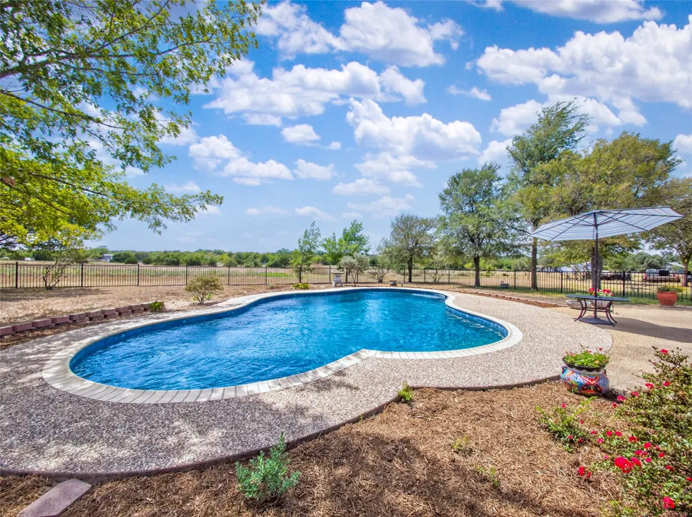 1900 County Road 130 Hutto, TX 78634