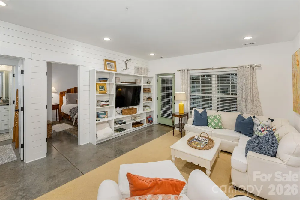 12 Twig Lane Asheville, NC 28803