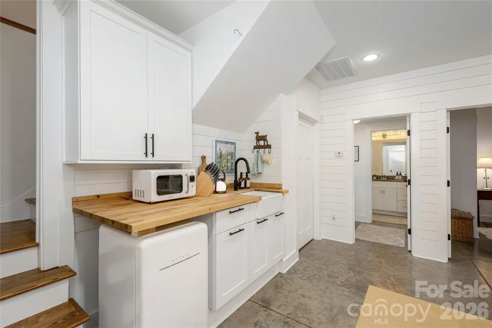 12 Twig Lane Asheville, NC 28803