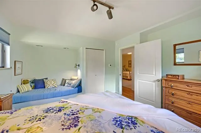 325 Mohawk Drive Boulder, CO 80303