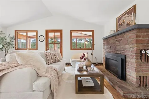 293 Bendemeer Drive