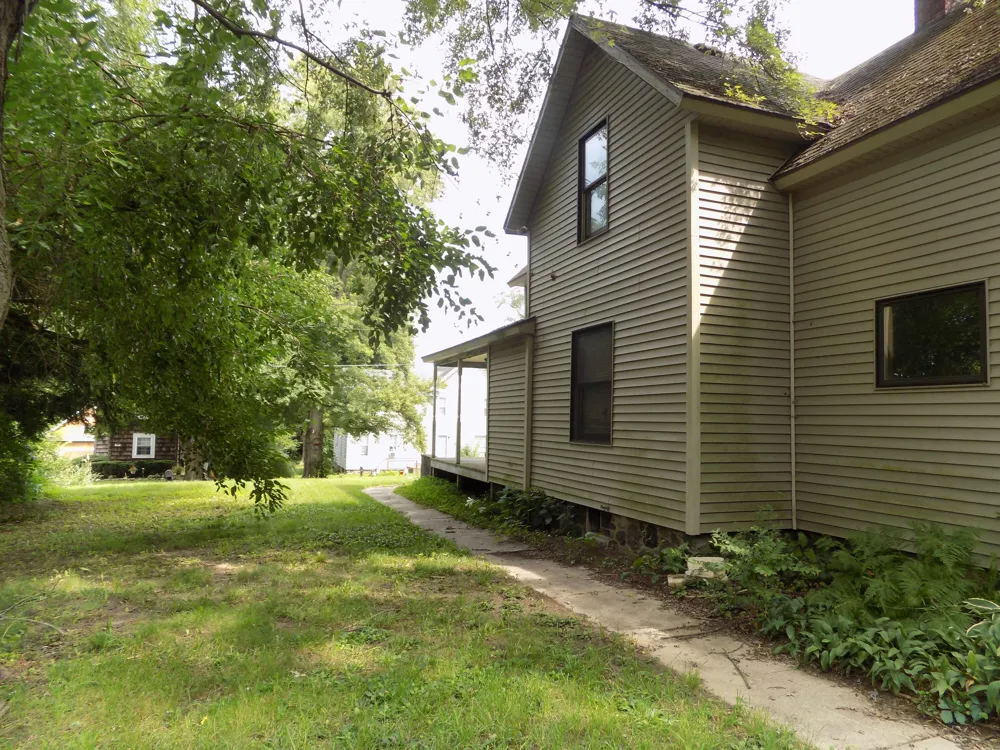 166 West Street Coloma, MI 49038