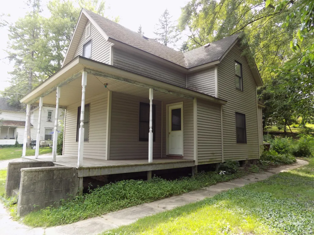 166 West Street Coloma, MI 49038