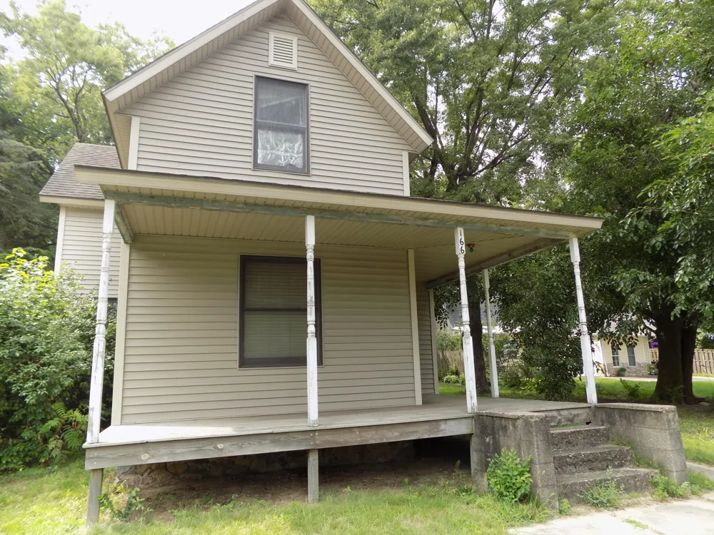 166 West Street Coloma, MI 49038