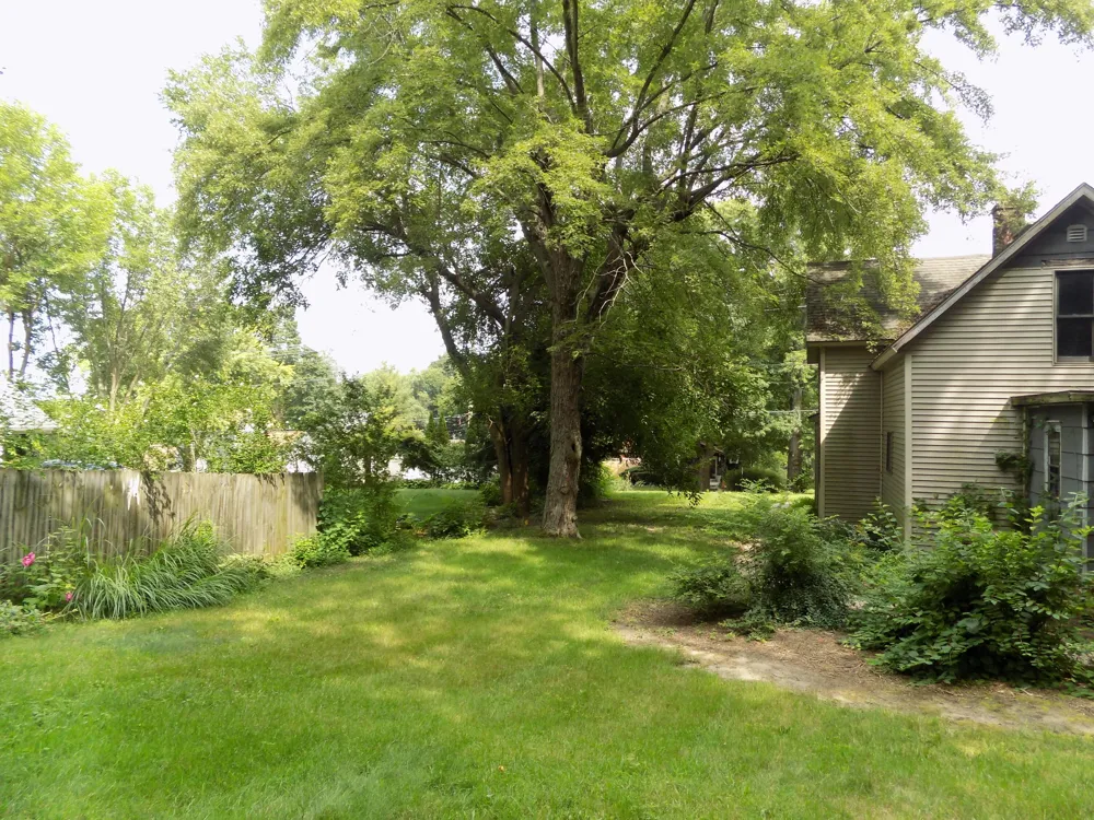166 West Street Coloma, MI 49038