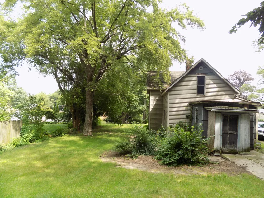 166 West Street Coloma, MI 49038
