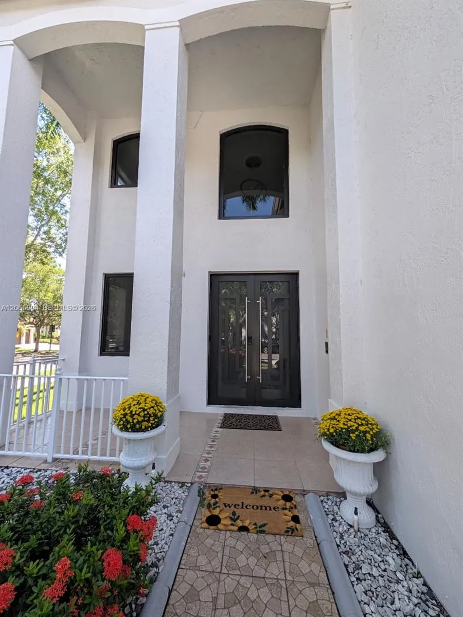 1073 Allamanda Way Weston, FL 33327