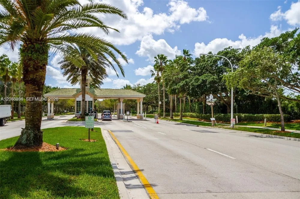 1073 Allamanda Way Weston, FL 33327