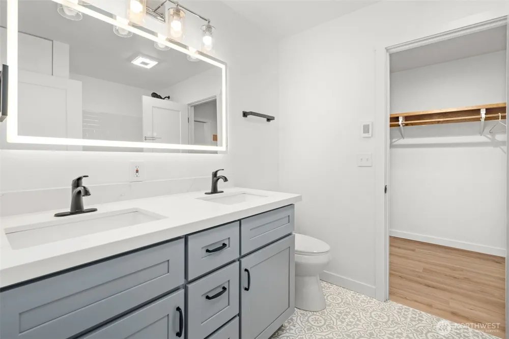 4808 E La Salle Street Port Orchard, WA 98366
