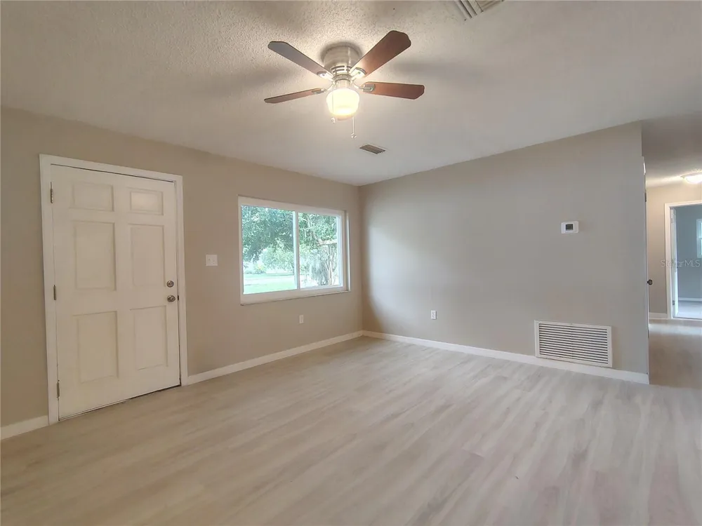 904 HICKORY AVENUE Fruitland Park, FL 34731