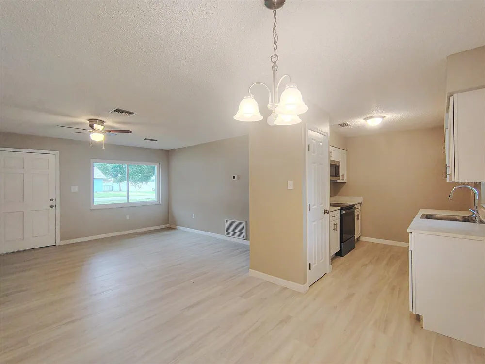 904 HICKORY AVENUE Fruitland Park, FL 34731