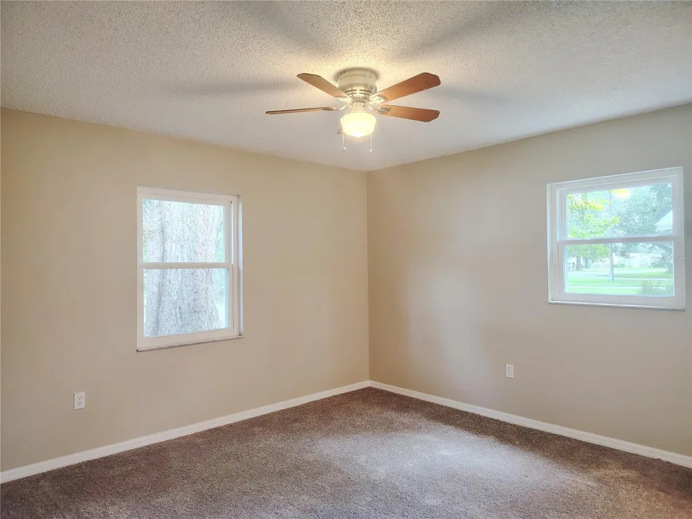 904 HICKORY AVENUE Fruitland Park, FL 34731