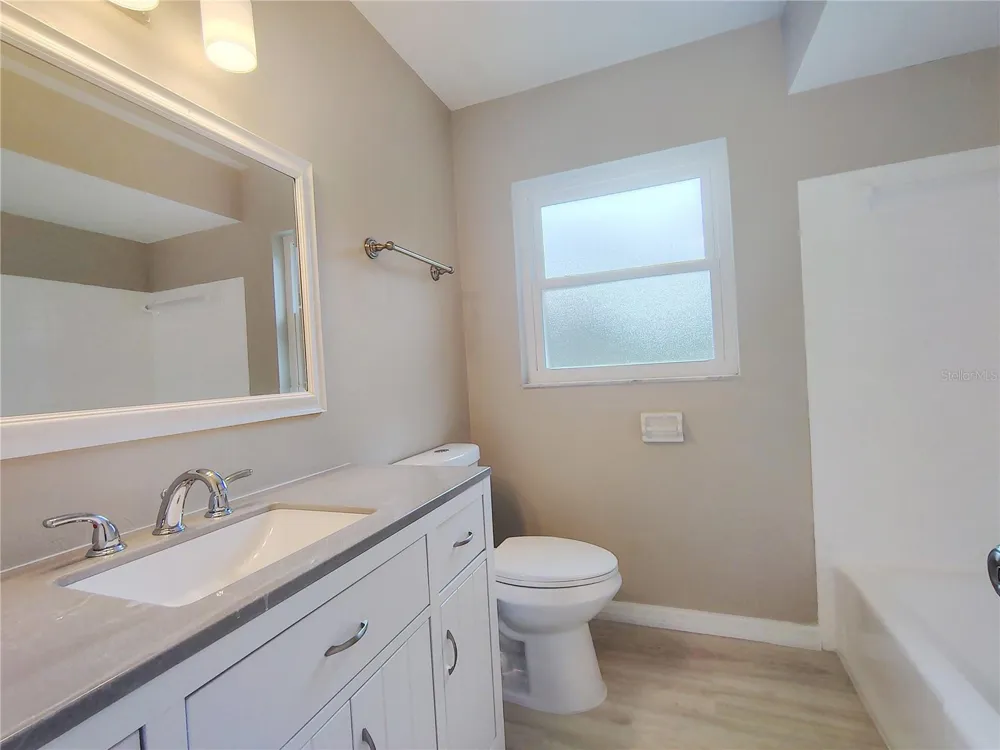 904 HICKORY AVENUE Fruitland Park, FL 34731