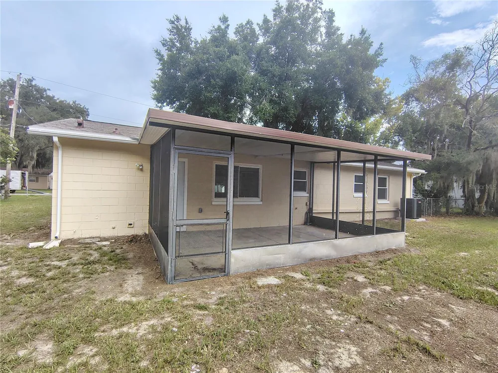 904 HICKORY AVENUE Fruitland Park, FL 34731
