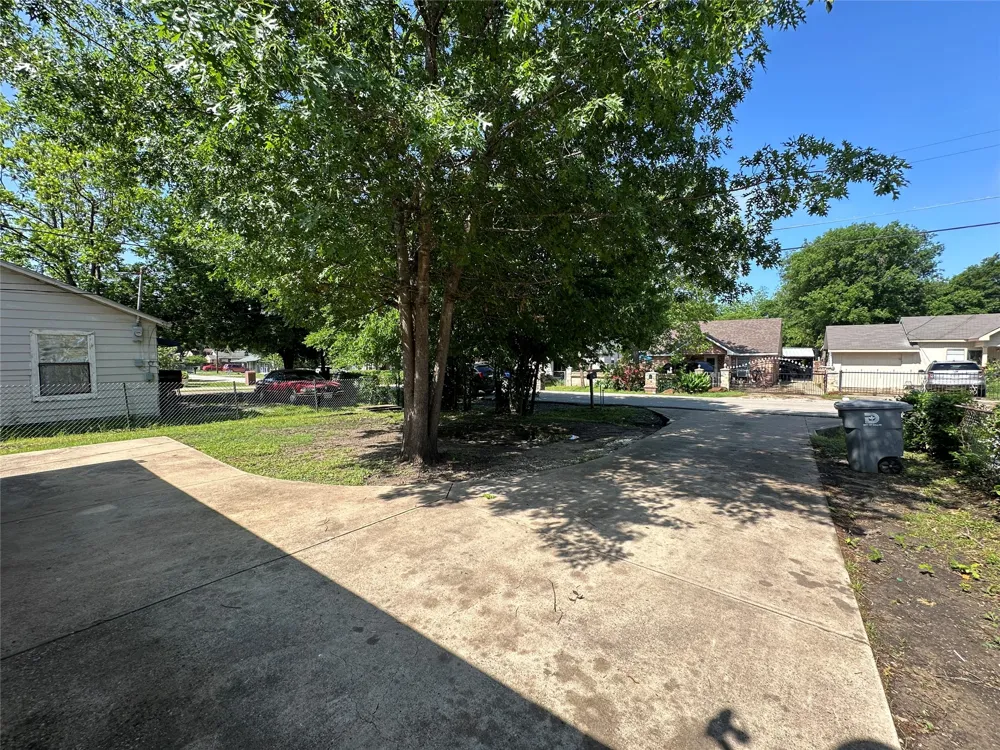 726 Elkhart Avenue Dallas, TX 75217