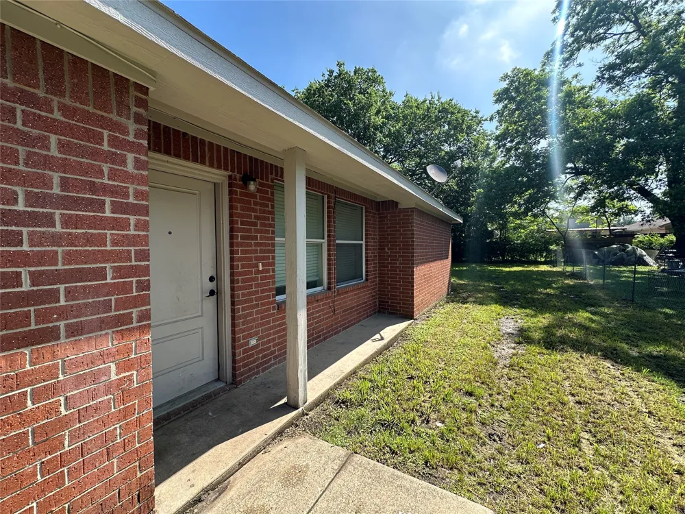 726 Elkhart Avenue Dallas, TX 75217