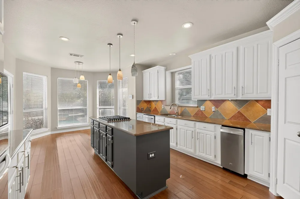 713 Mockingbird Court Crowley, TX 76036