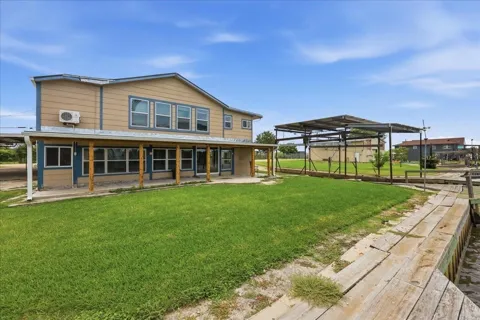 6743 Rainbow Lane